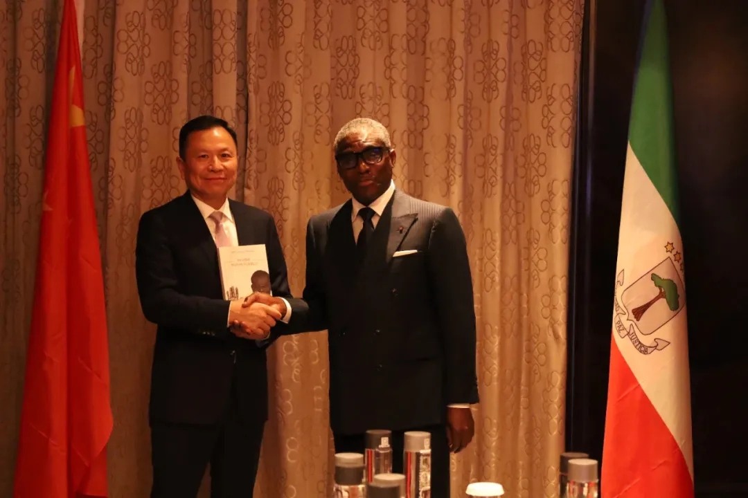 赤道几内亚共和国访华代表与九州酷游深入探讨产业协同发展 赤道几内亚共和国访华代表与九州酷游深入探讨产业协同发展